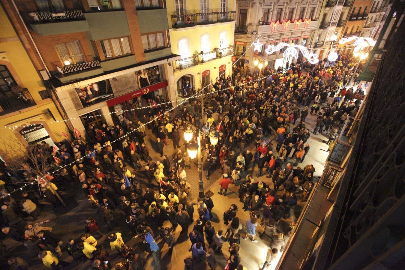 Multitudinaria manifestación en Avilés contra el cierre de Alcoa