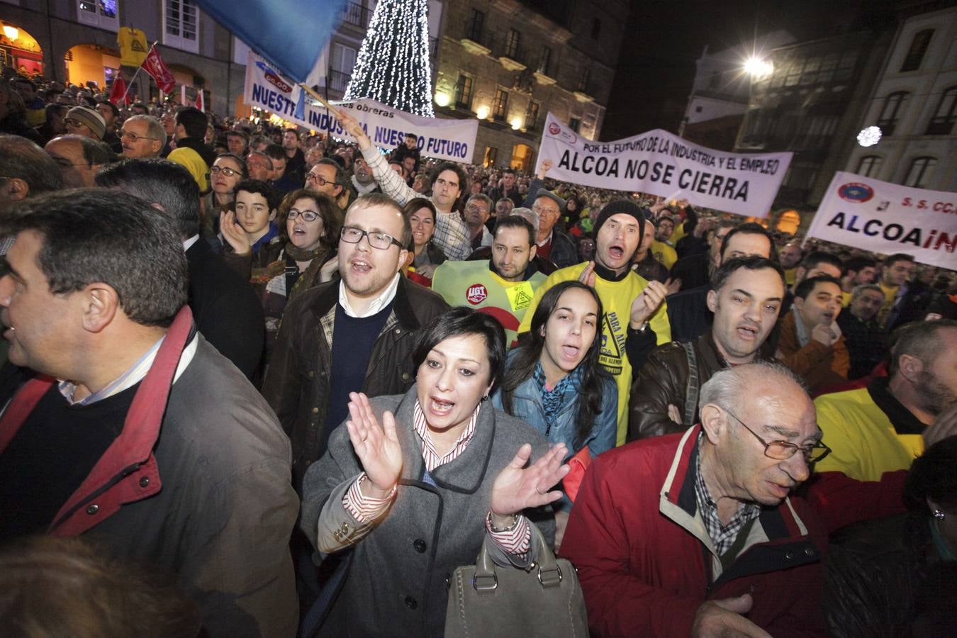 Multitudinaria manifestación en Avilés contra el cierre de Alcoa