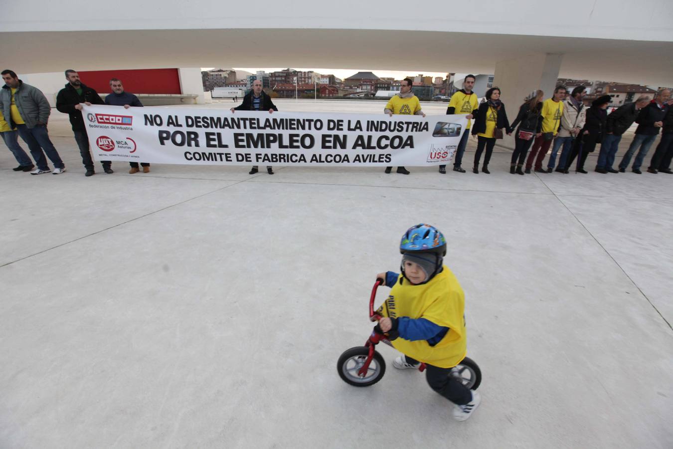 Manifestación en apoyo a los trabajadores de Alcoa en el Niemeyer