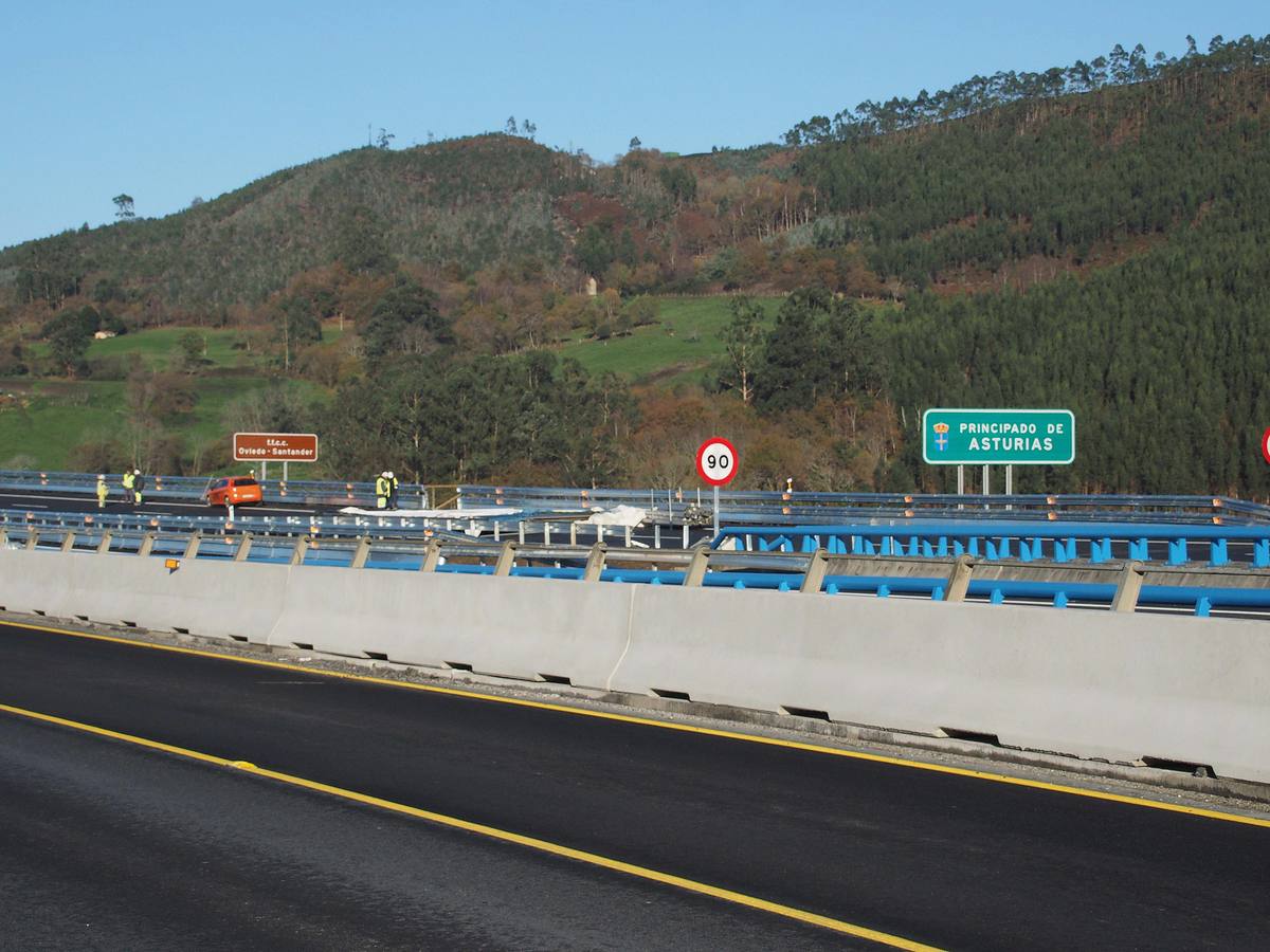 Últimos preparativos antes de la inauguración del tramo Unquera -La Franca