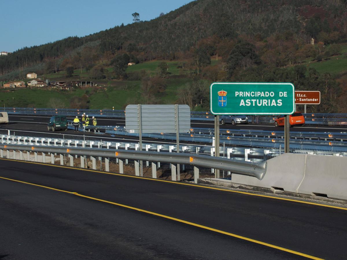 Últimos preparativos antes de la inauguración del tramo Unquera -La Franca