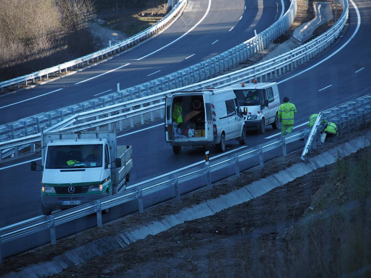 Últimos preparativos antes de la inauguración del tramo Unquera -La Franca