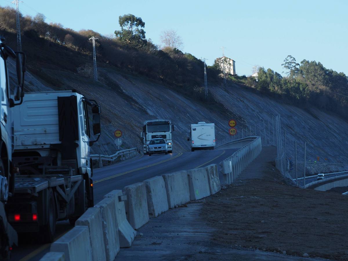 Últimos preparativos antes de la inauguración del tramo Unquera -La Franca