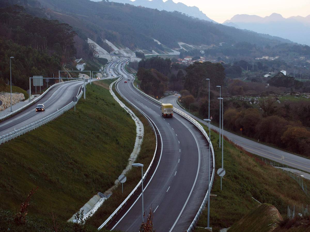 Mariano Rajoy inaugura el último tramo de la autovía del Cantábrico