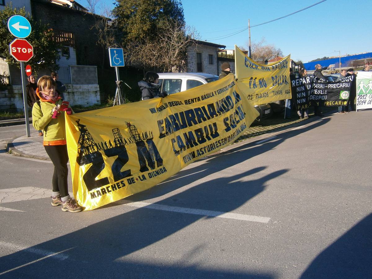 Protesta en la inauguración de la autovía del Cantábrico