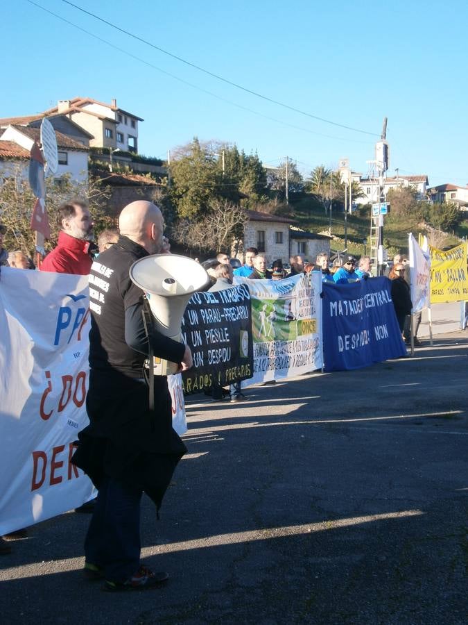 Protesta en la inauguración de la autovía del Cantábrico