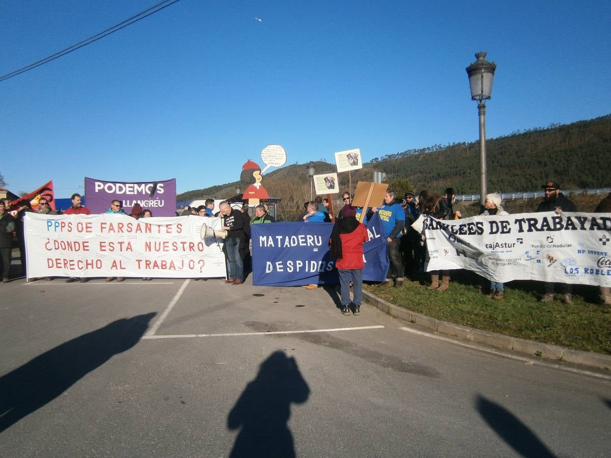 Protesta en la inauguración de la autovía del Cantábrico