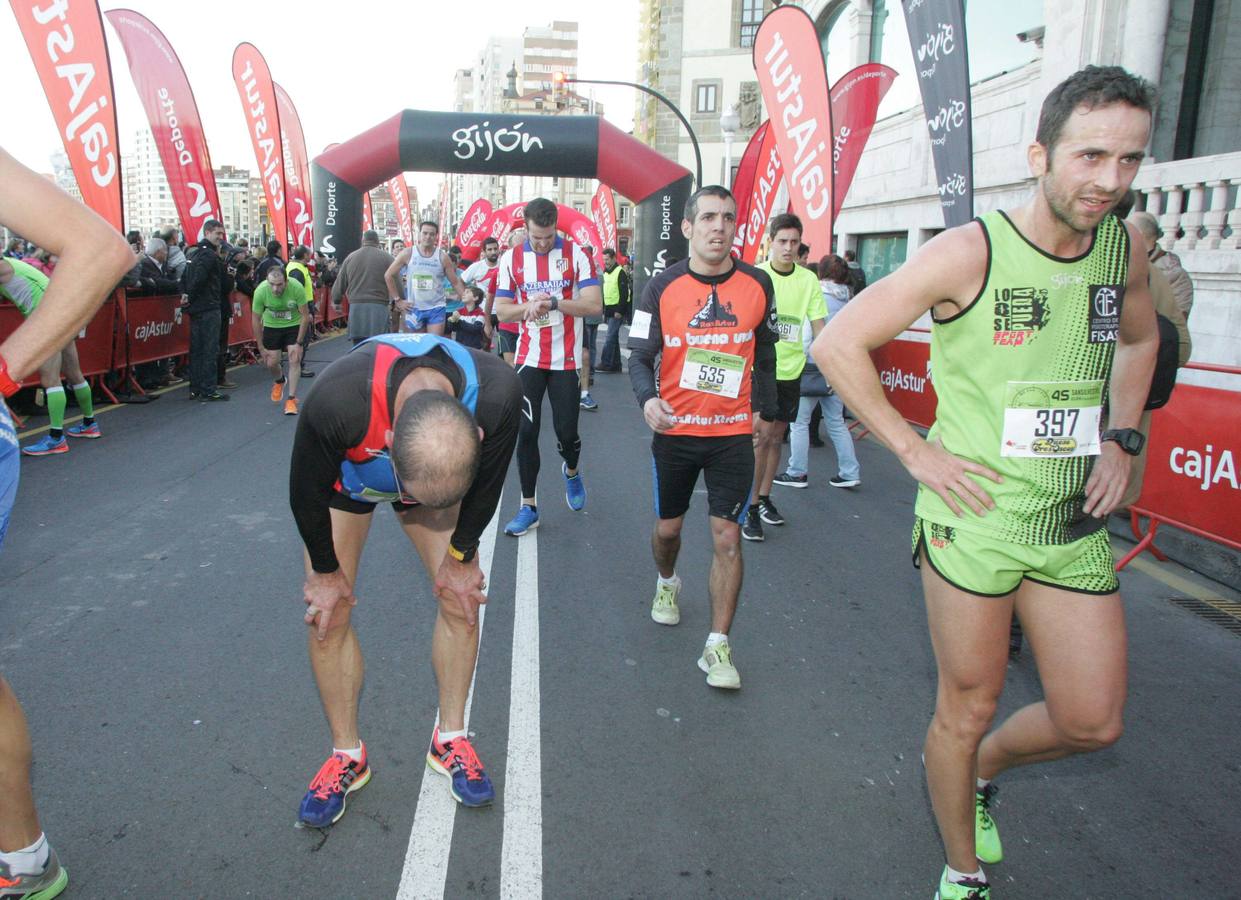 Borja García y Beatriz Álvarez ganan la San Silvestre de Gijón