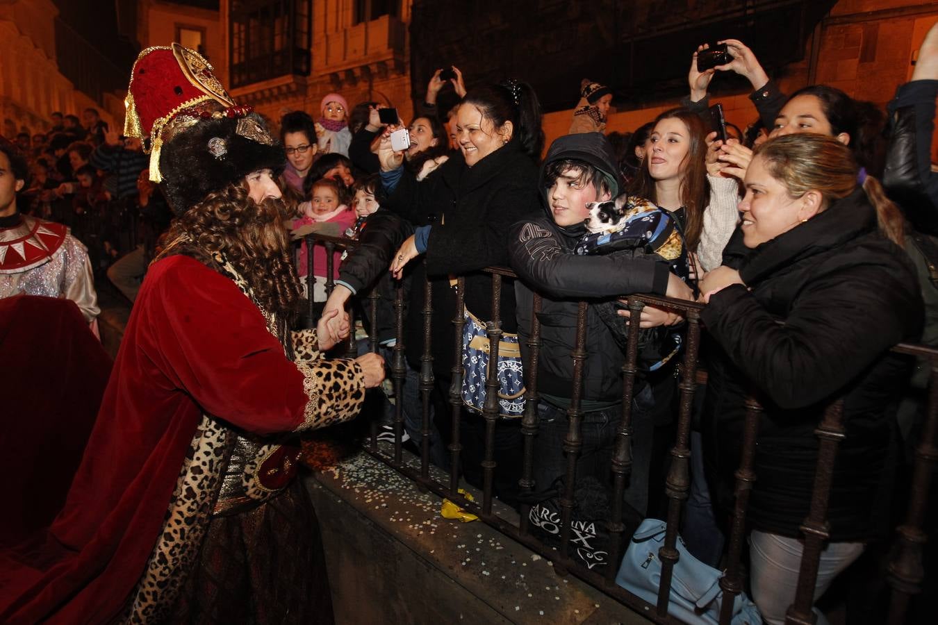 Los Reyes Magos llevan la ilusión a las calles de Oviedo