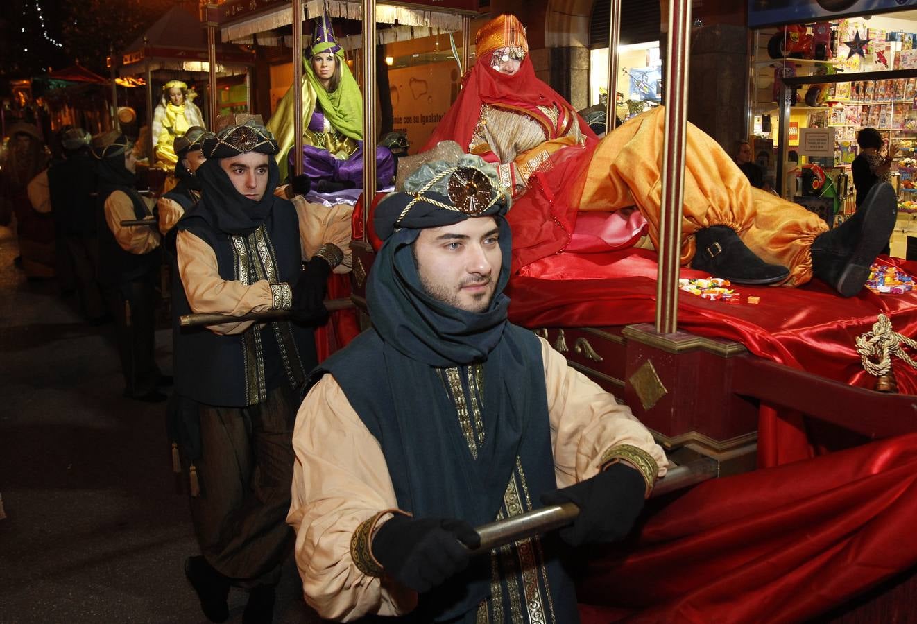 Los Reyes Magos llevan la ilusión a las calles de Oviedo