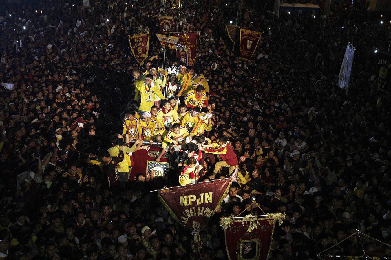 Pasión por la cruz en la ciudad de Manila