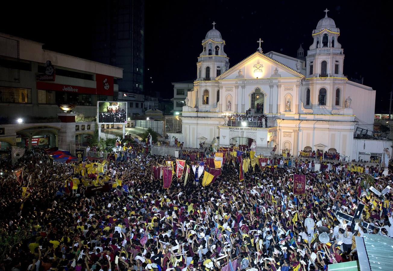 Pasión por la cruz en la ciudad de Manila