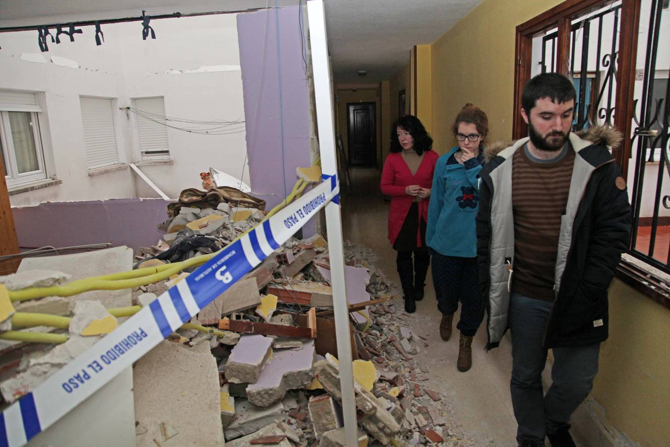 Los destrozos de la explosión en el piso de la calle Alas de Avilés