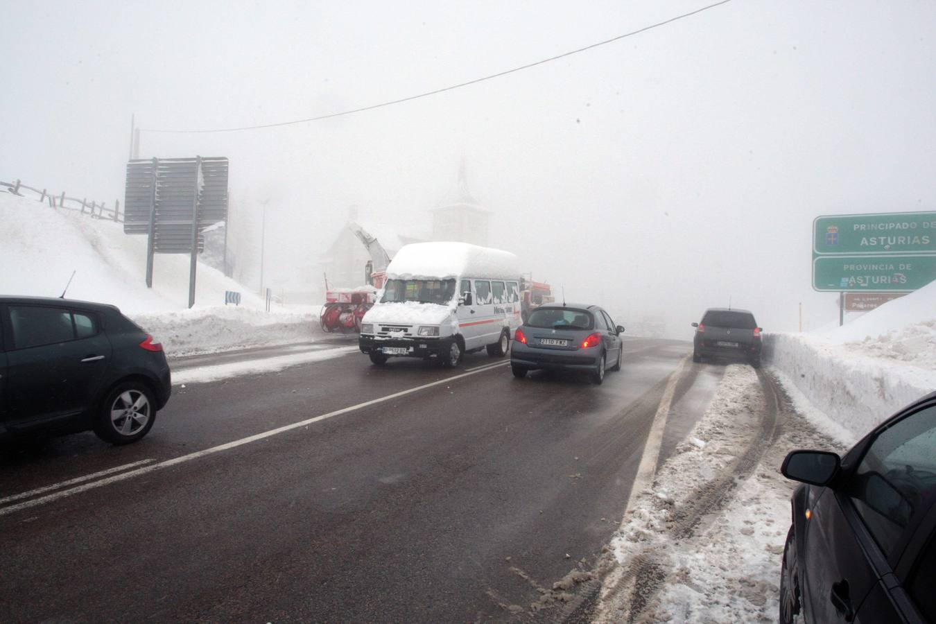 La nieve cubre Pajares