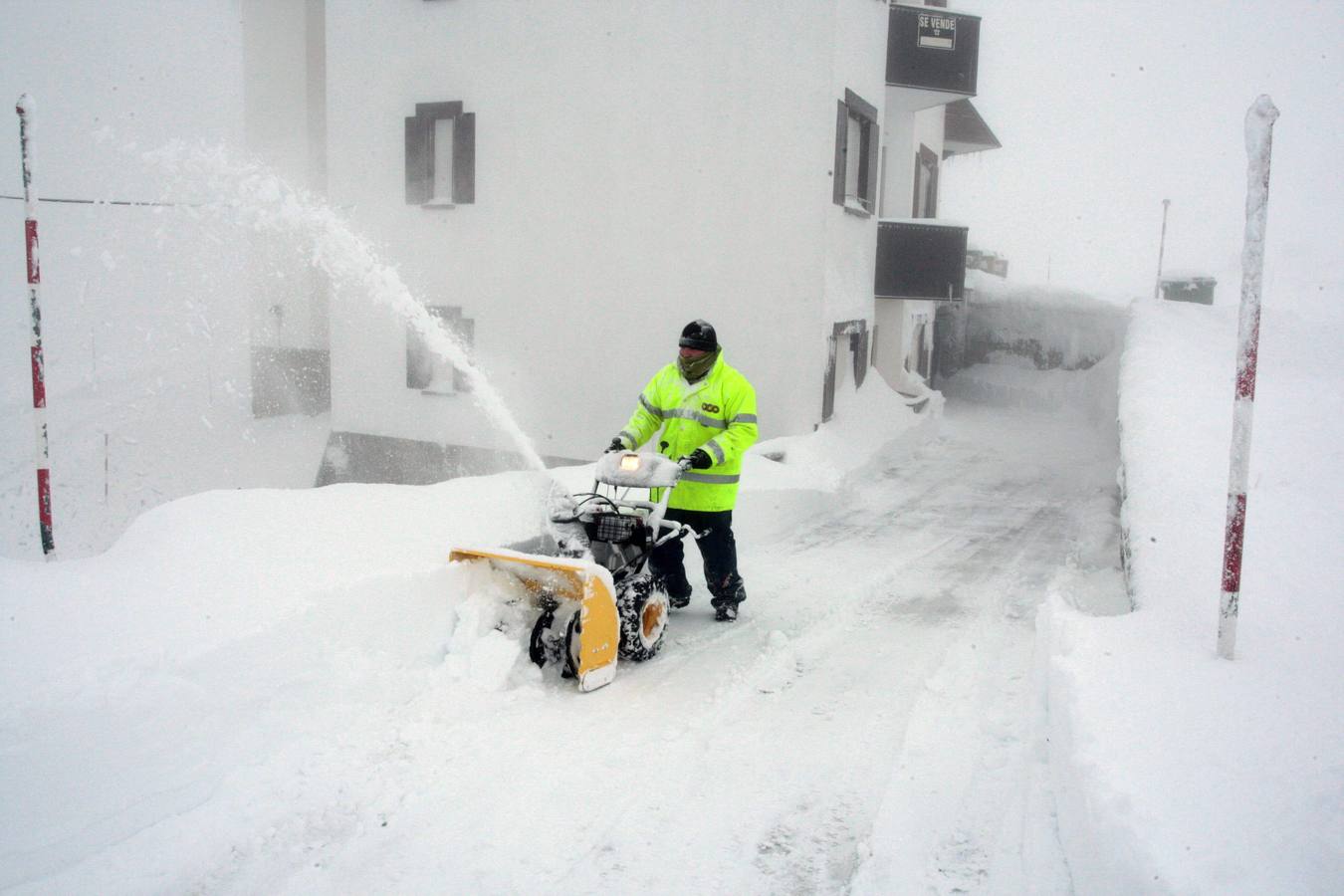 La nieve cubre Pajares