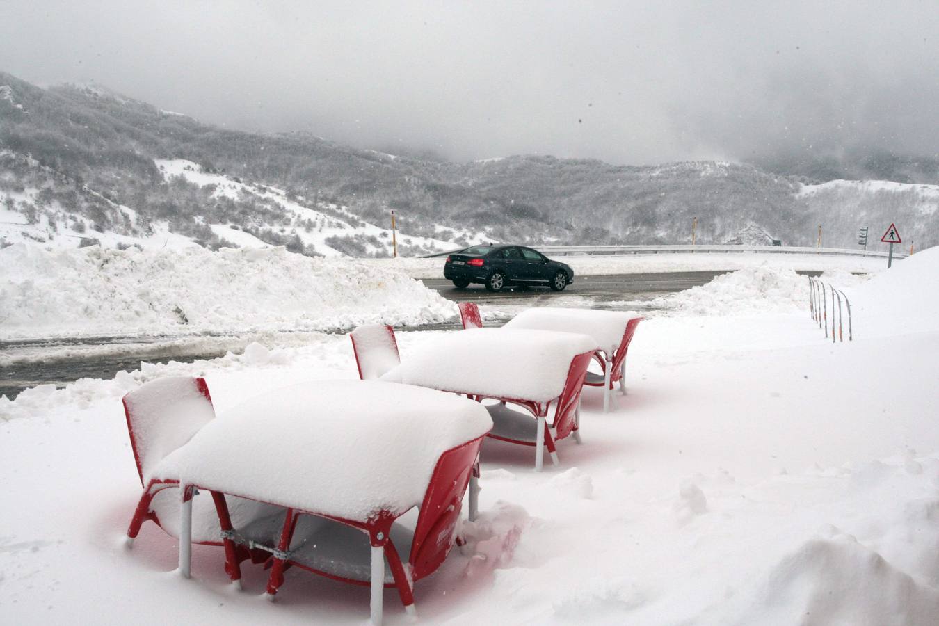 La nieve cubre Pajares