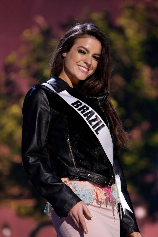 La colombiana Paulina Vega se corona Miss Universo