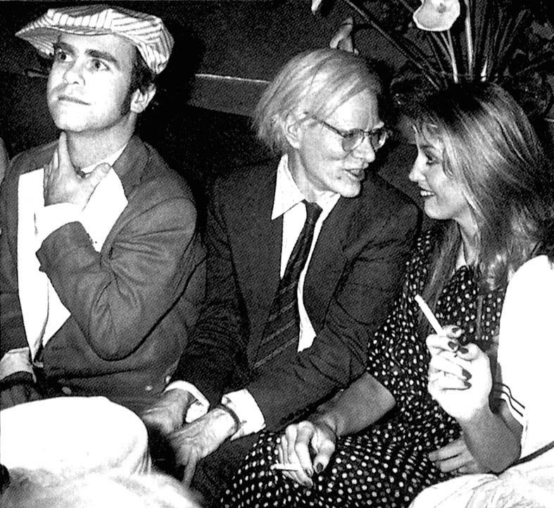 Elton John, Andy Warhol y Jerry Hall, en la discoteca Studio 54.