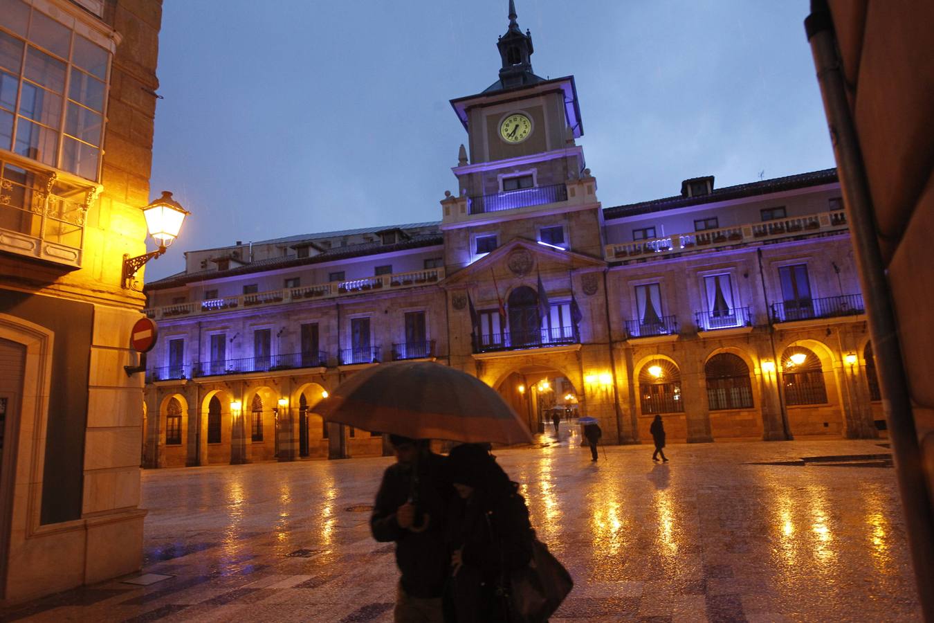 Sábado de granizo y viento en Oviedo