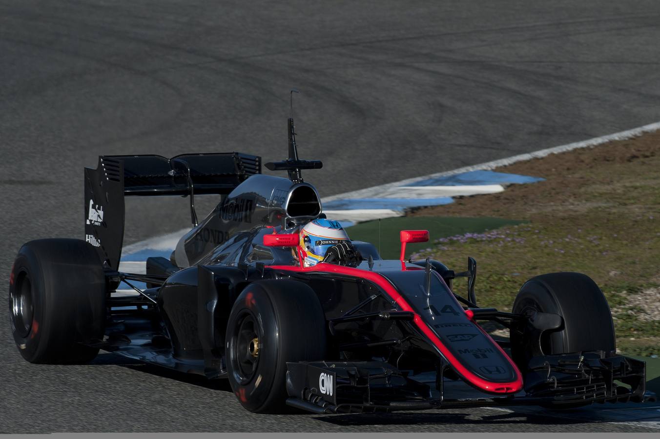 Alonso estrena su McLaren-Honda MP4-30