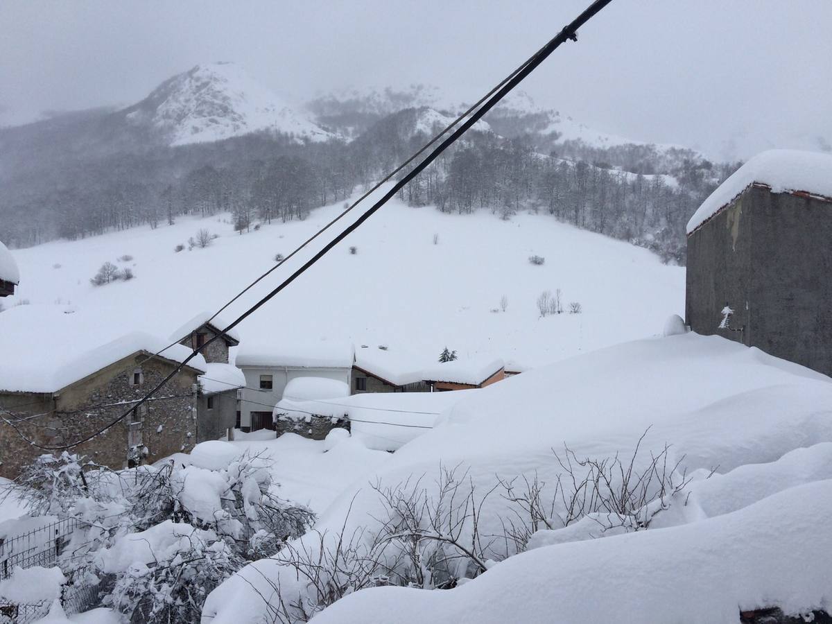 Sotres, bajo la nieve
