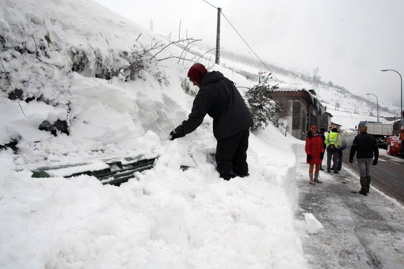 Las espectaculares imágenes que deja el trabajo para limpiar Pajares