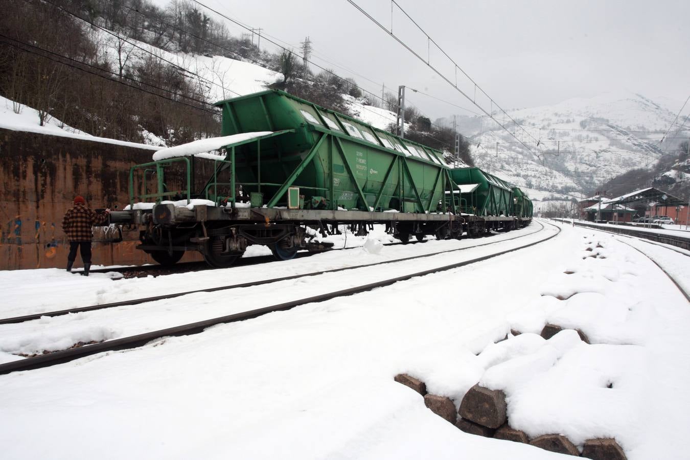 Las espectaculares imágenes que deja el trabajo para limpiar Pajares