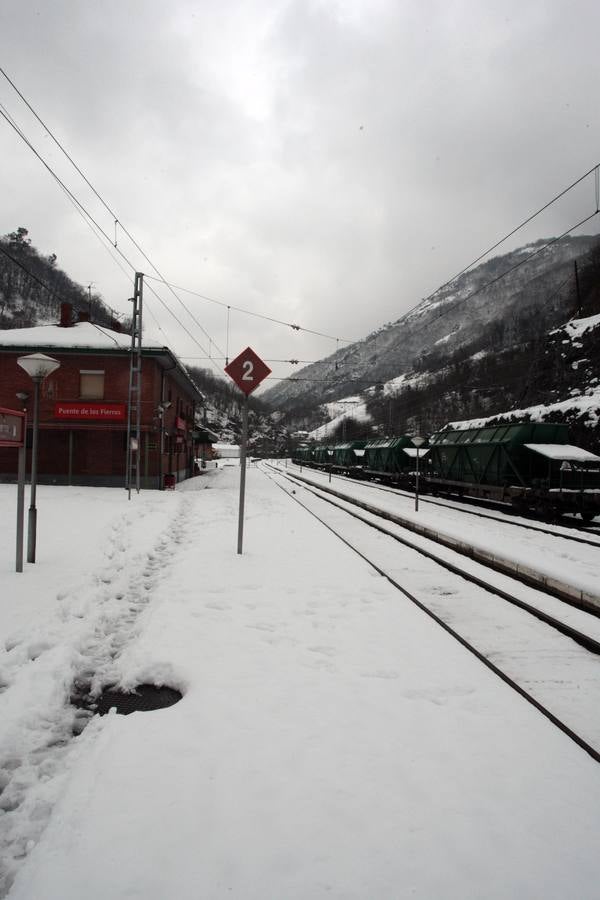 Las espectaculares imágenes que deja el trabajo para limpiar Pajares