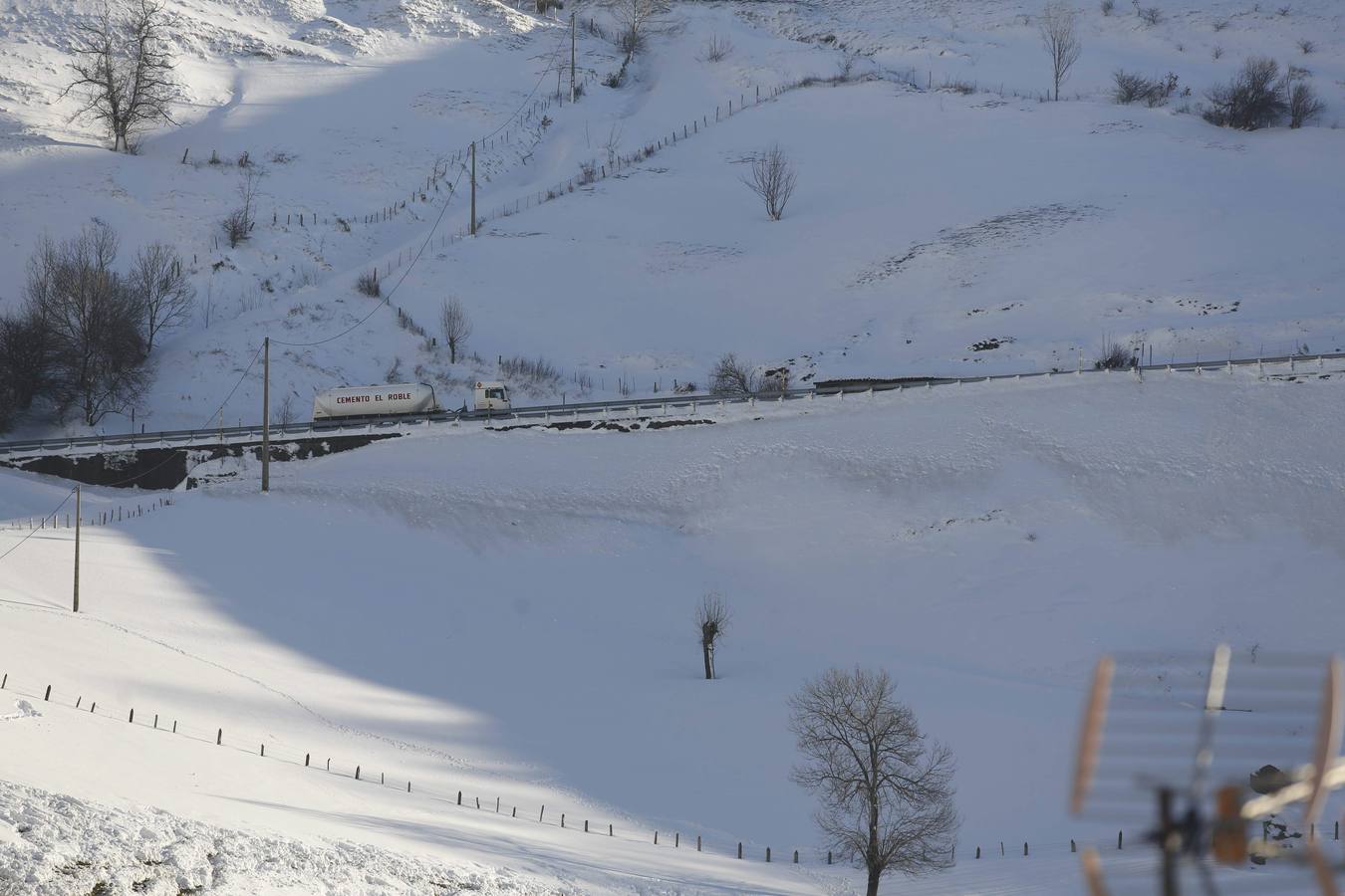 El entorno de Pajares sigue sufriendo los problemas que ha dejado el temporal, aunque los paisajes son espectaculares.