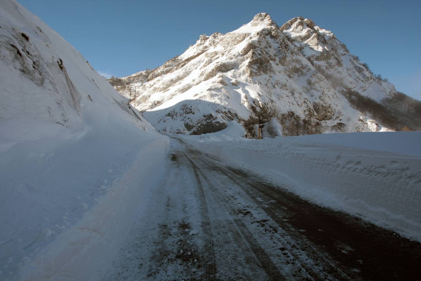Los accesos a San Isidro dejan estampas espectaculares.