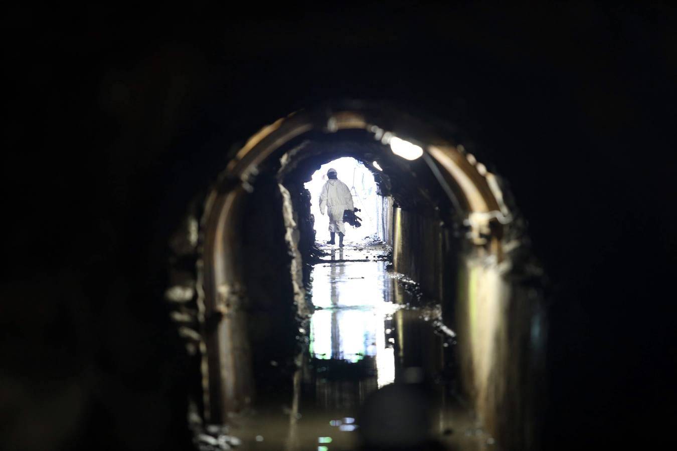 El alcalde de Oviedo visita las obras del canal de agua del Aramo