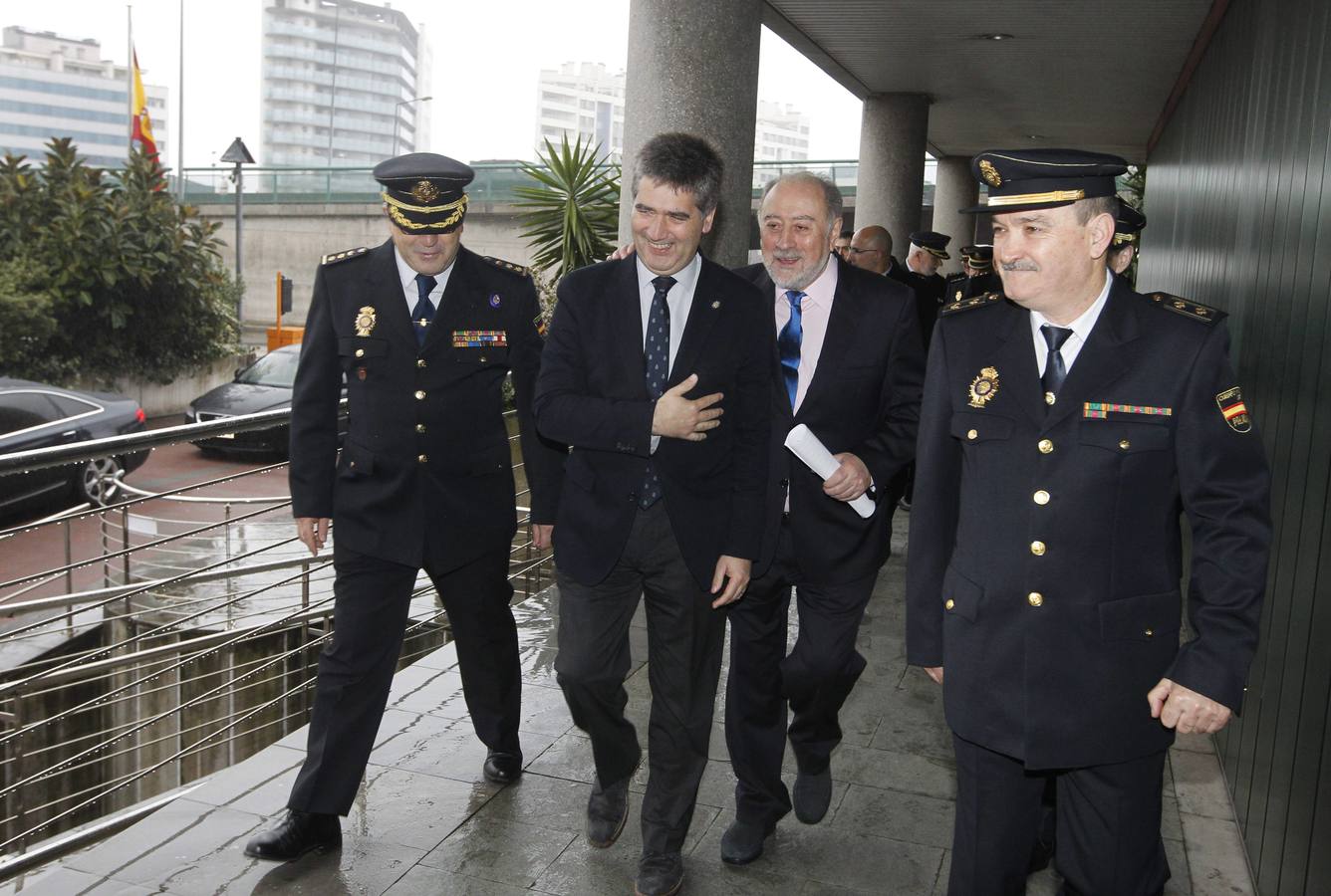 El director general de la Policía Nacional Ignacio Cosidó, visita la comisaría de Gijón