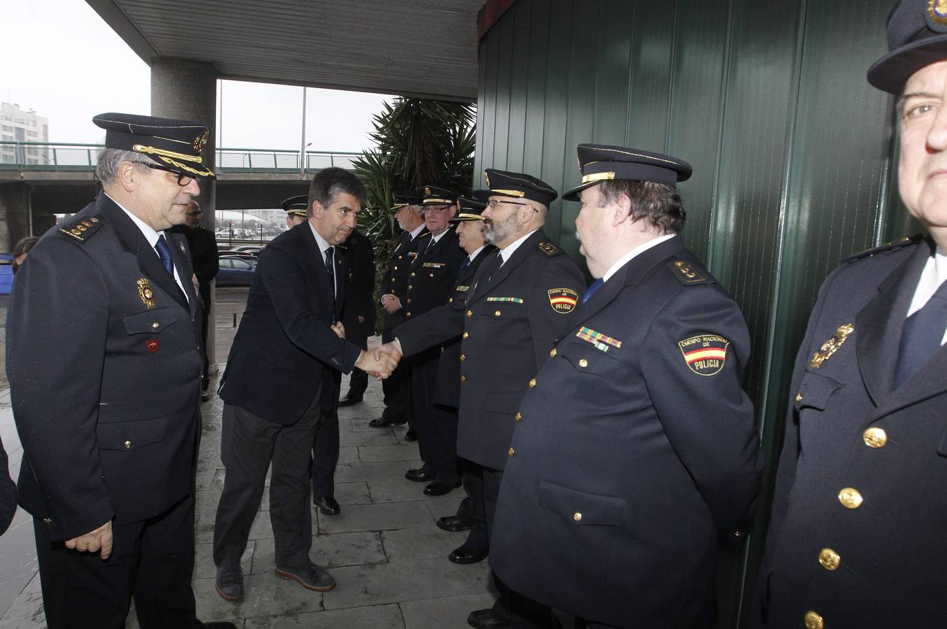 El director general de la Policía Nacional Ignacio Cosidó, visita la comisaría de Gijón