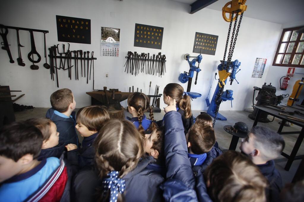 Doscientos niños visitan el Ecomuseo de Samuño