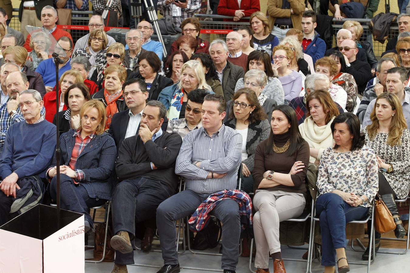 Pedro Sánchez acompaña a Javier Fernández en un multitudinario mitin en La Felguera