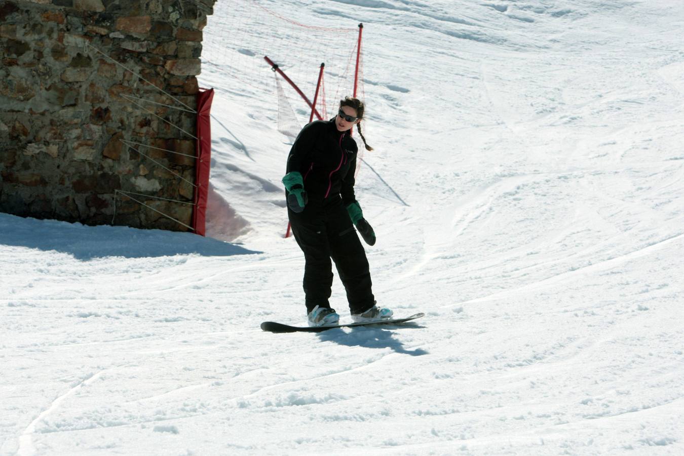 Espléndida jornada de esquí en la estación de Fuentes de Invierno