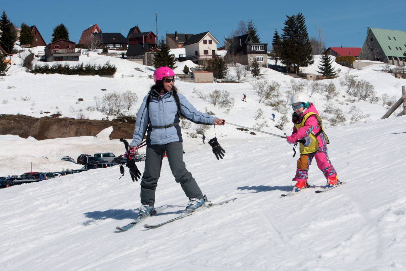 Espléndida jornada de esquí en la estación de Fuentes de Invierno