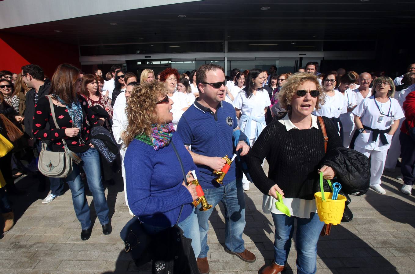 Protesta en el HUCA por el mal estado de las instalaciones