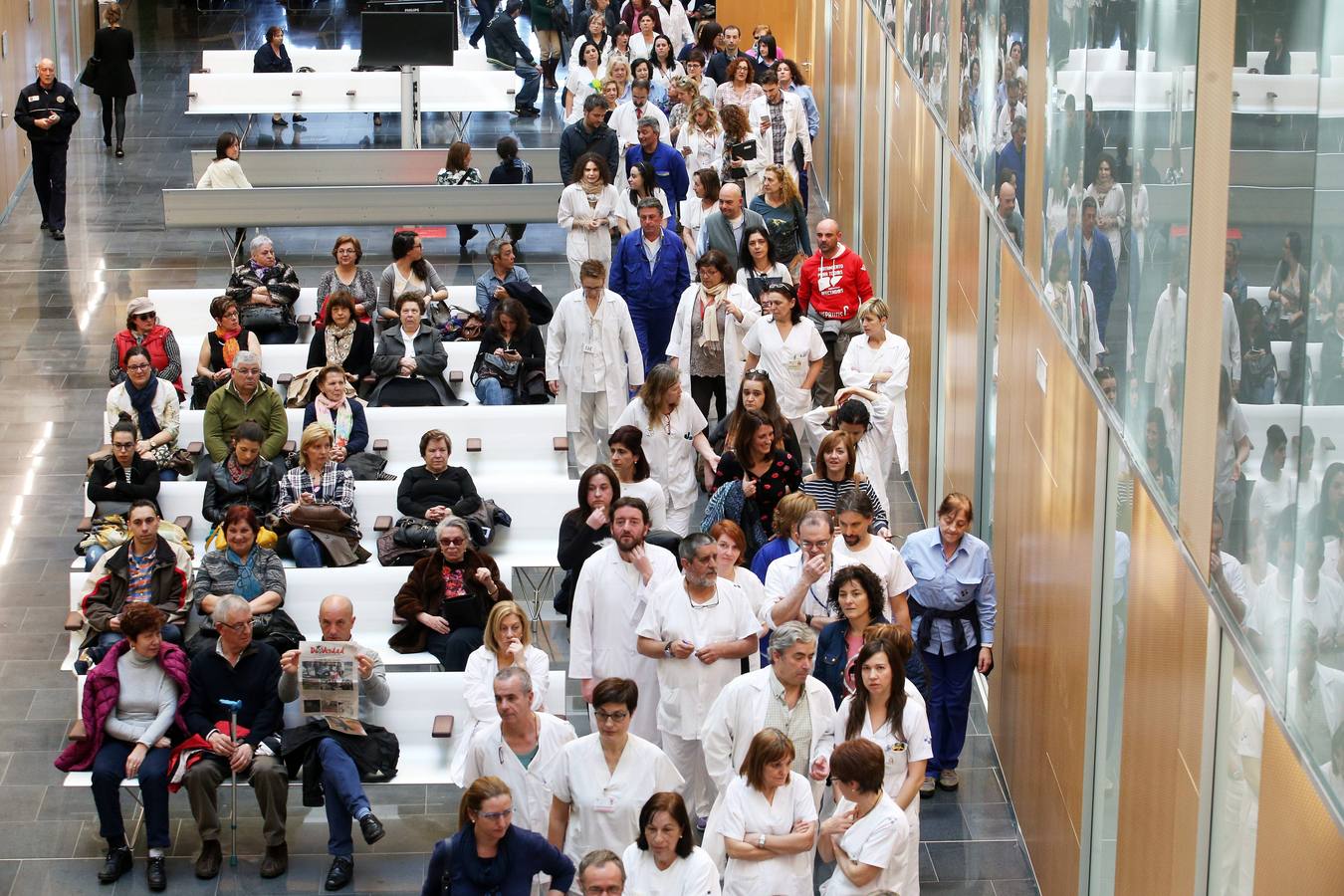 Protesta en el HUCA por el mal estado de las instalaciones