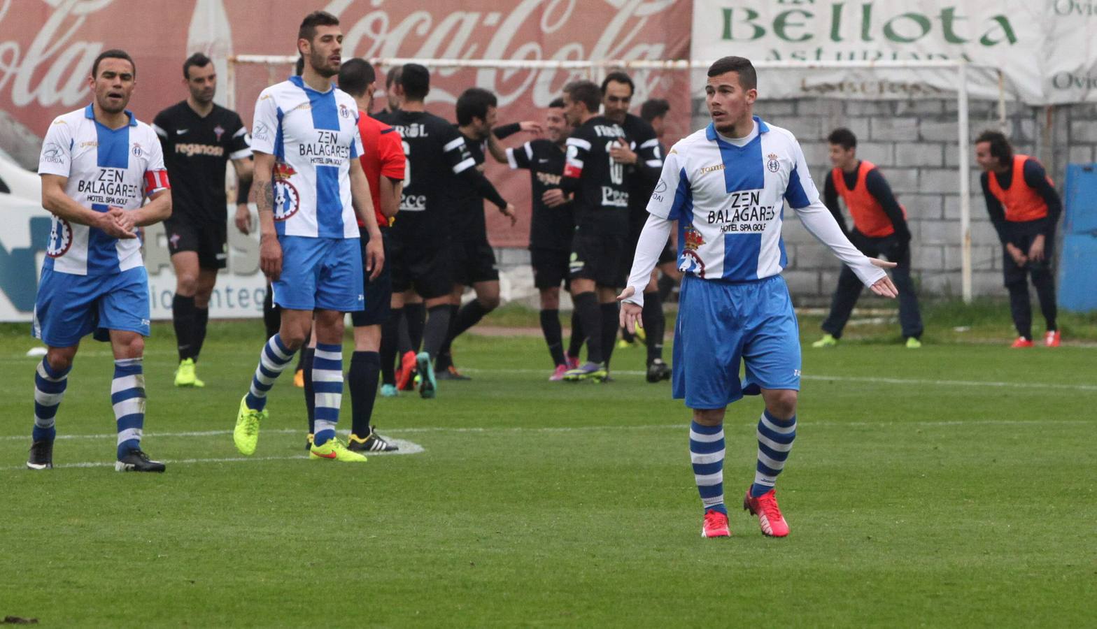 El Real Avilés cae en casa ante el Racing de Ferrol