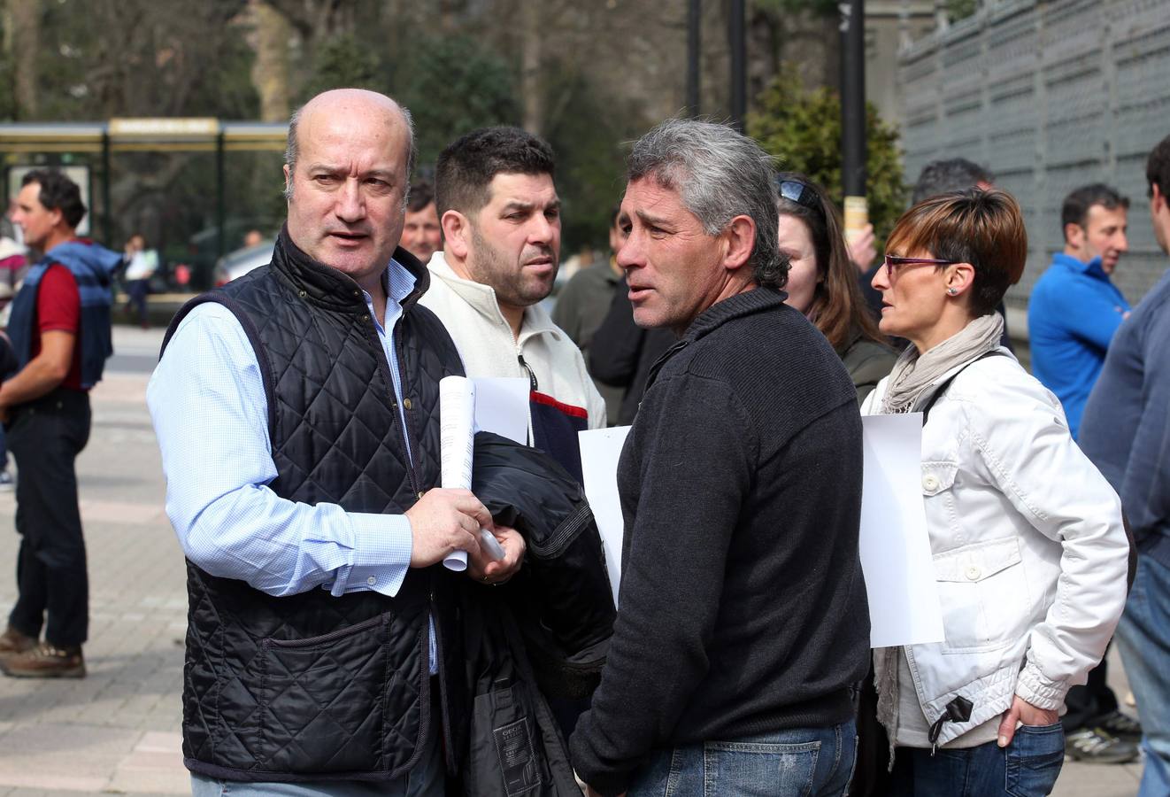 Los ganaderos se manifiestan contra las políticas del Principado