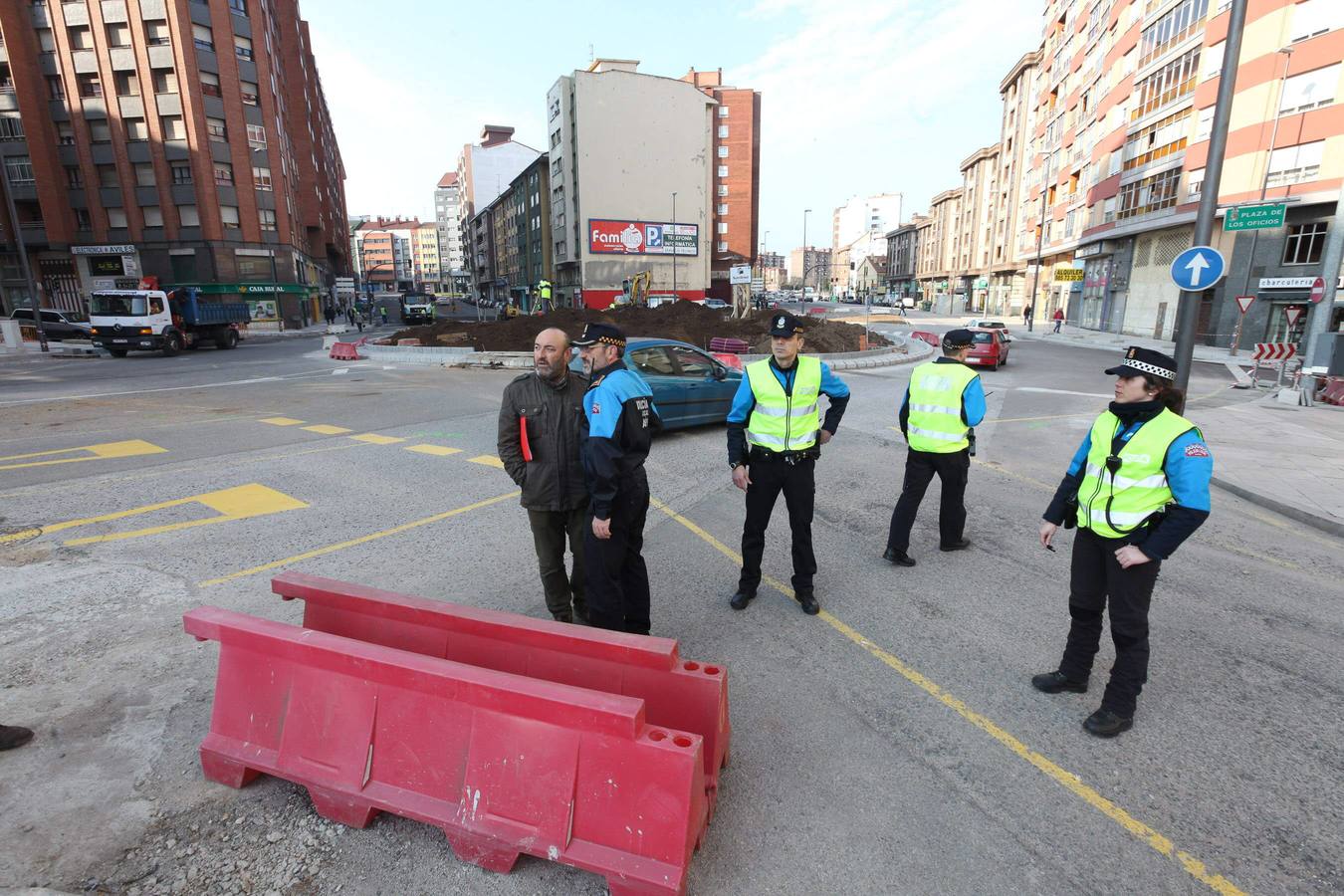 La glorieta de Los Oficios de Avilés, cortada