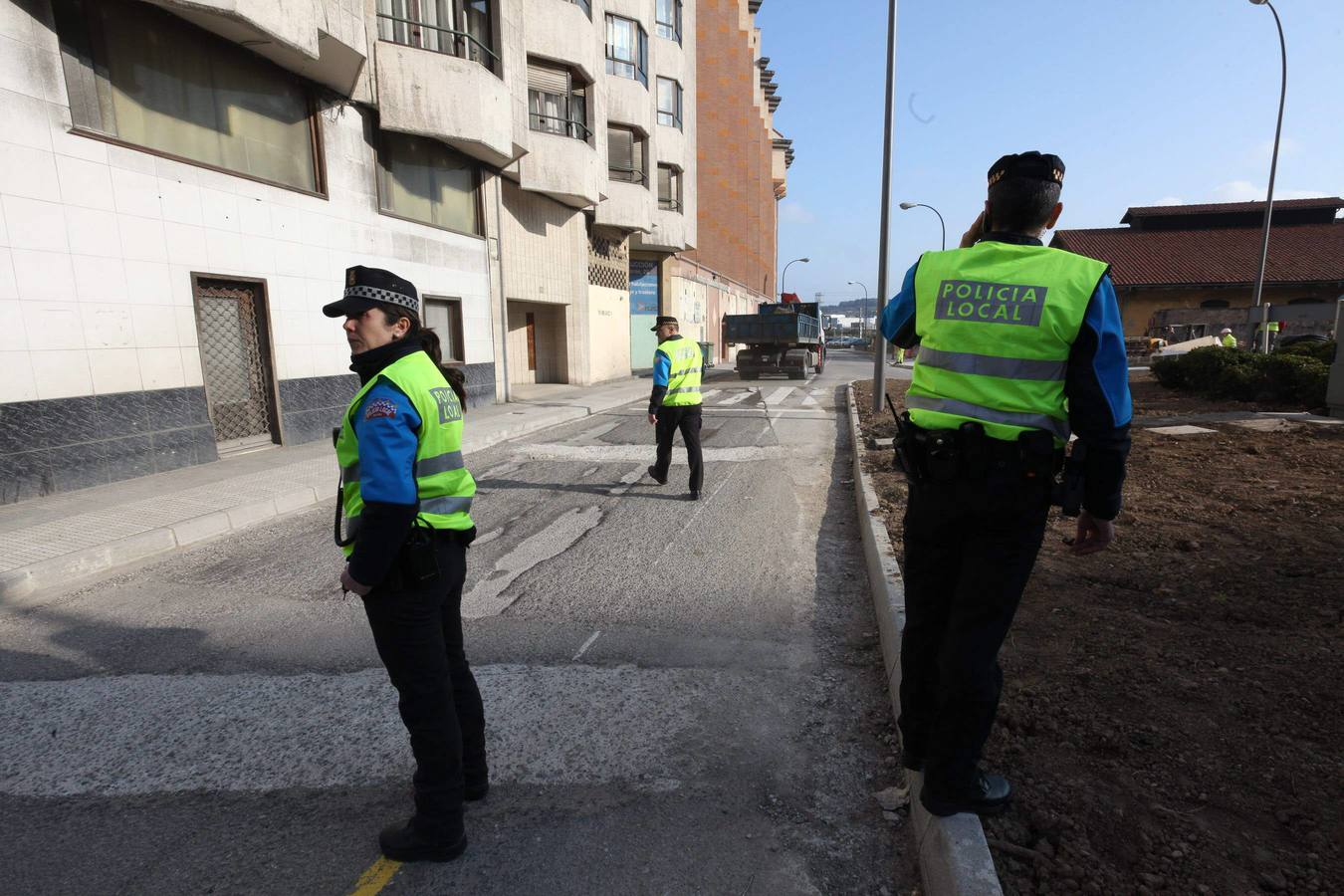 La glorieta de Los Oficios de Avilés, cortada