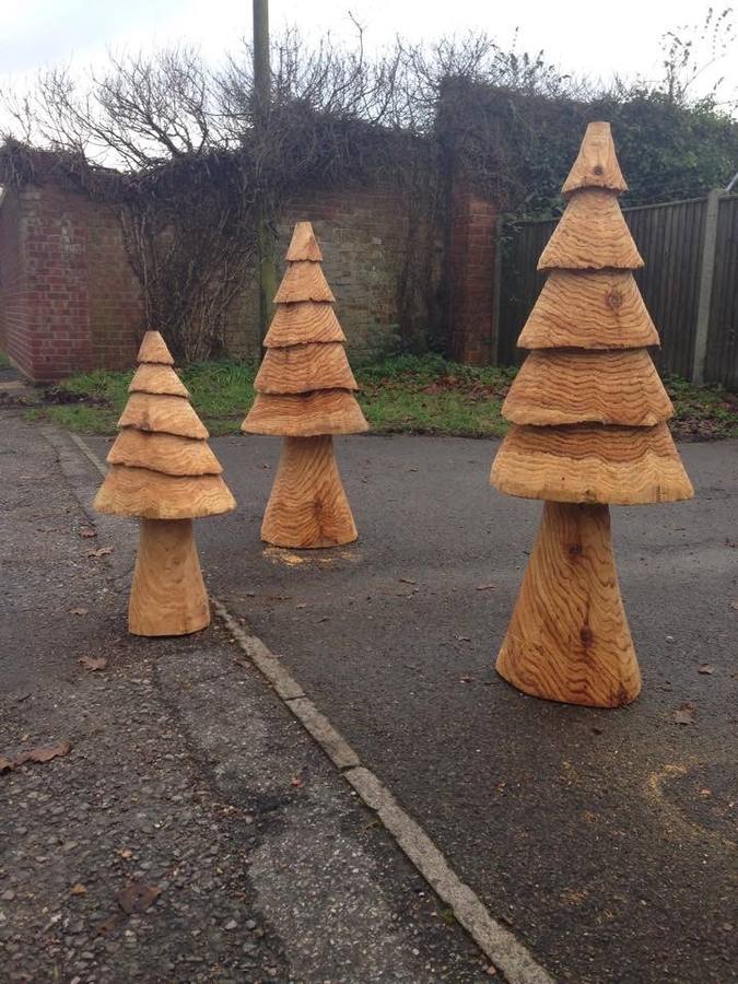 Radek Golebiewski hace impresionantes esculturas con los árboles que poda y tala