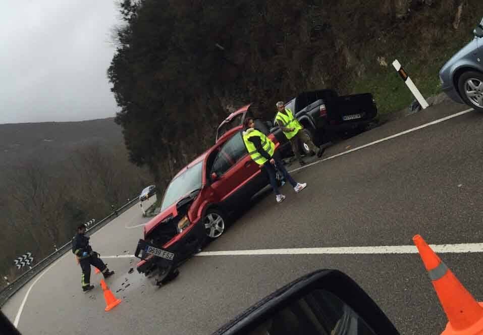 Dos heridos en un accidente en Cangas de Onís