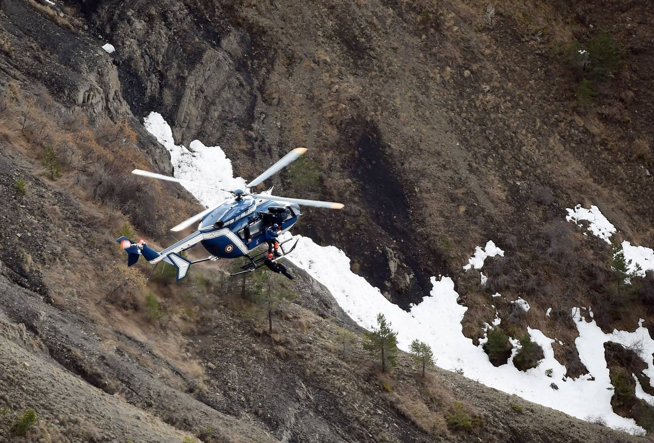 El complicado rescate de los cuerpos de las víctimas del accidente del Airbus