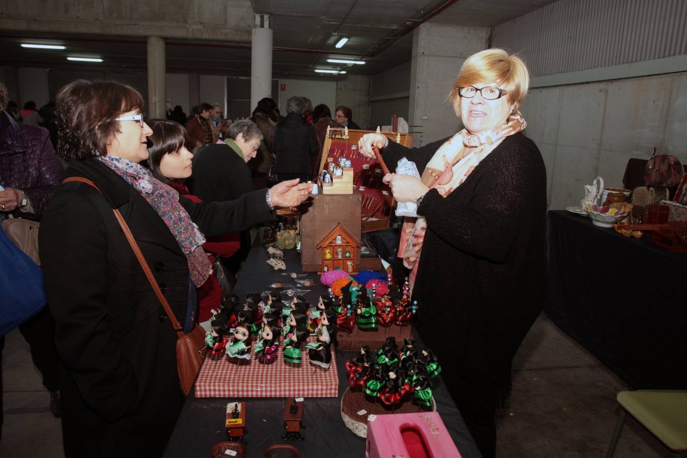 Encuentro de encajeras de bolillos en el recinto ferial de Santullano