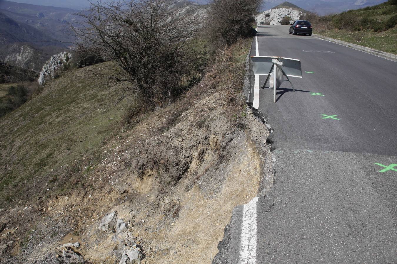 Así está la carretera de subida a los Lagos