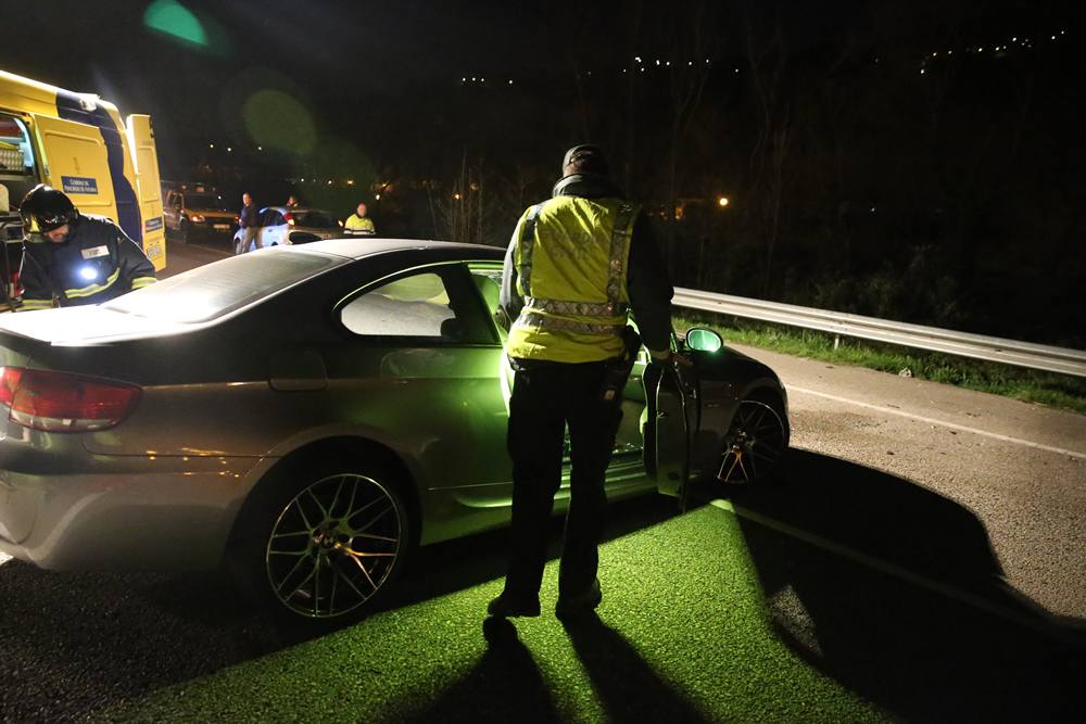 Dos heridos en la colisión de dos turismos en Ciaño