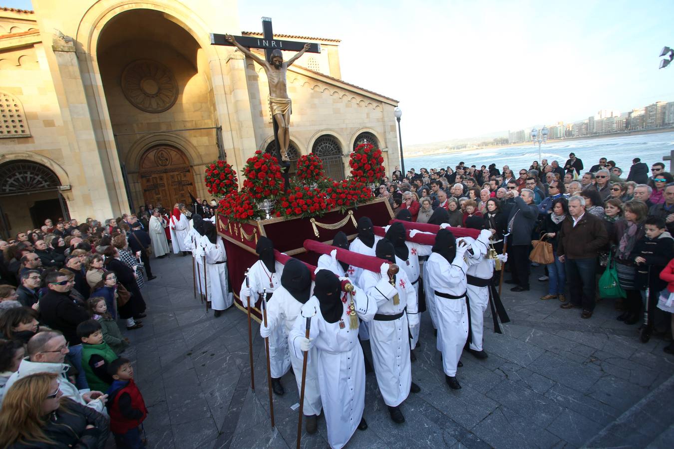 Procesión del Vía Crucis, en Gijón